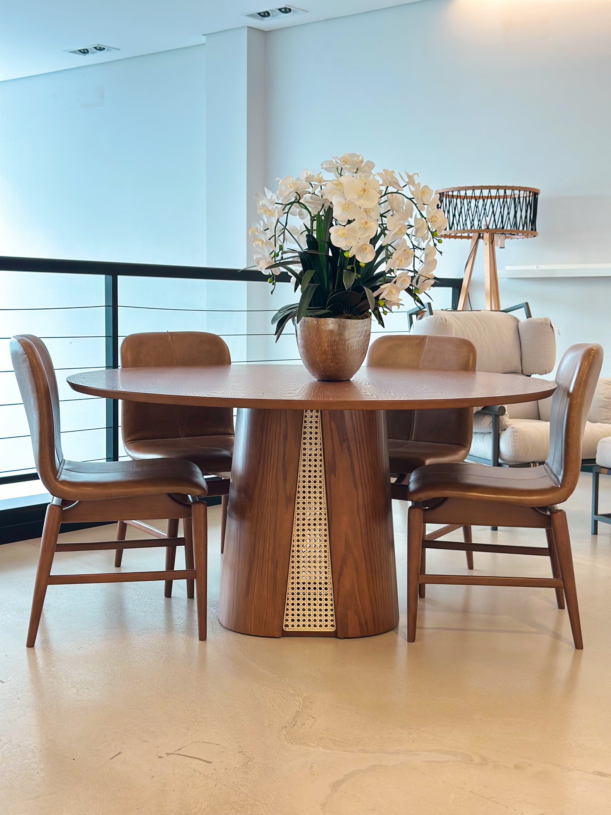 Mesa de Jantar Cônica