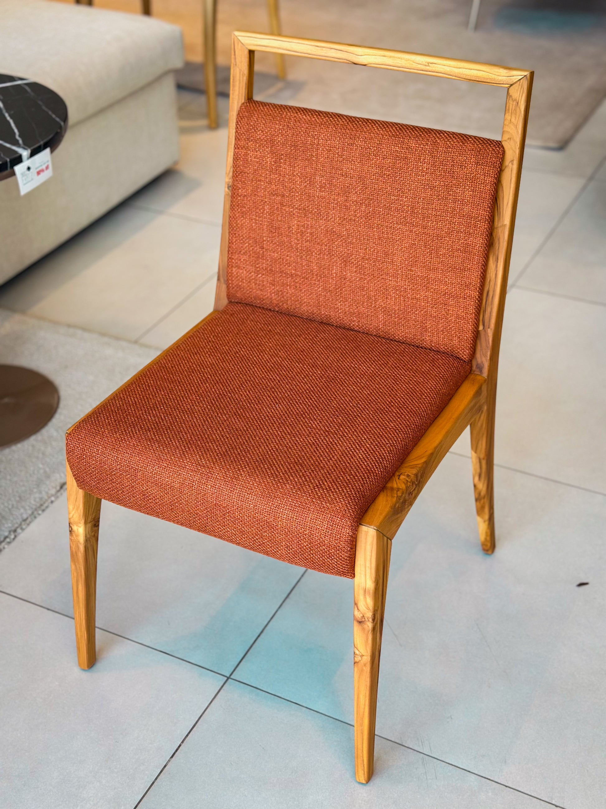 Cadeira de Madeira Maciça Encosto e Assento Estofado - Uultis