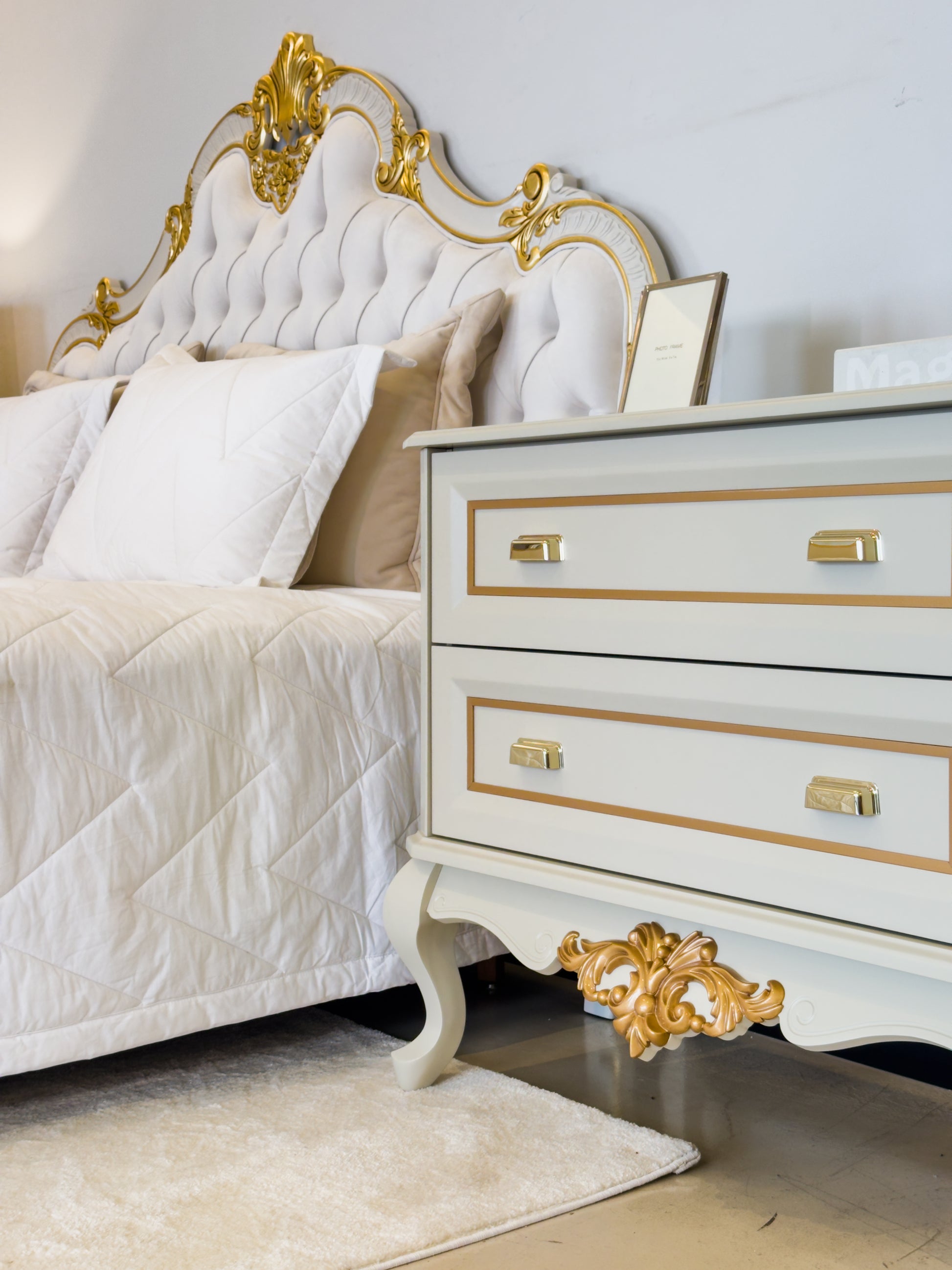 Cômoda Provençal Off White com Dourado Soléil - Kleiner