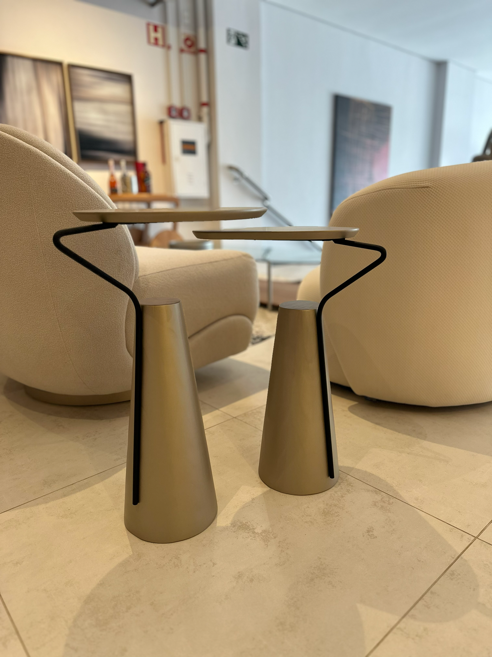 Mesa de Apoio em Laca