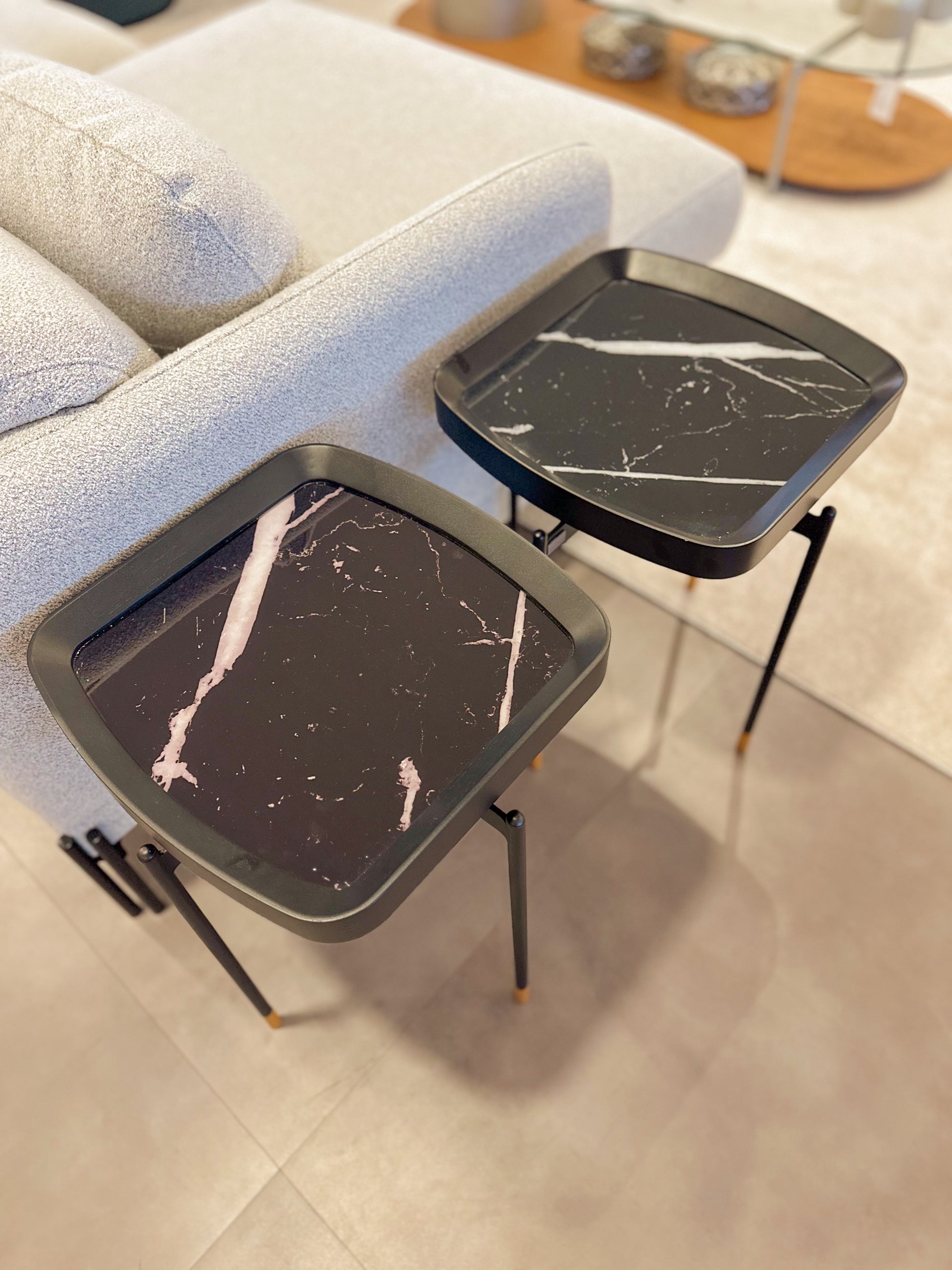 Mesa de Apoio com Vidro Uultis