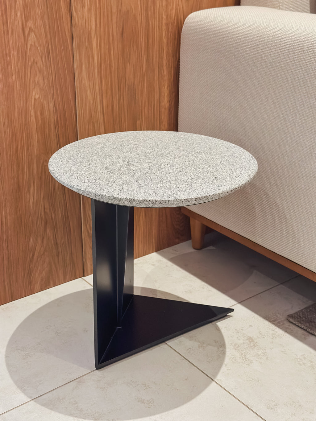 Mesa de Apoio Tampo em Granito