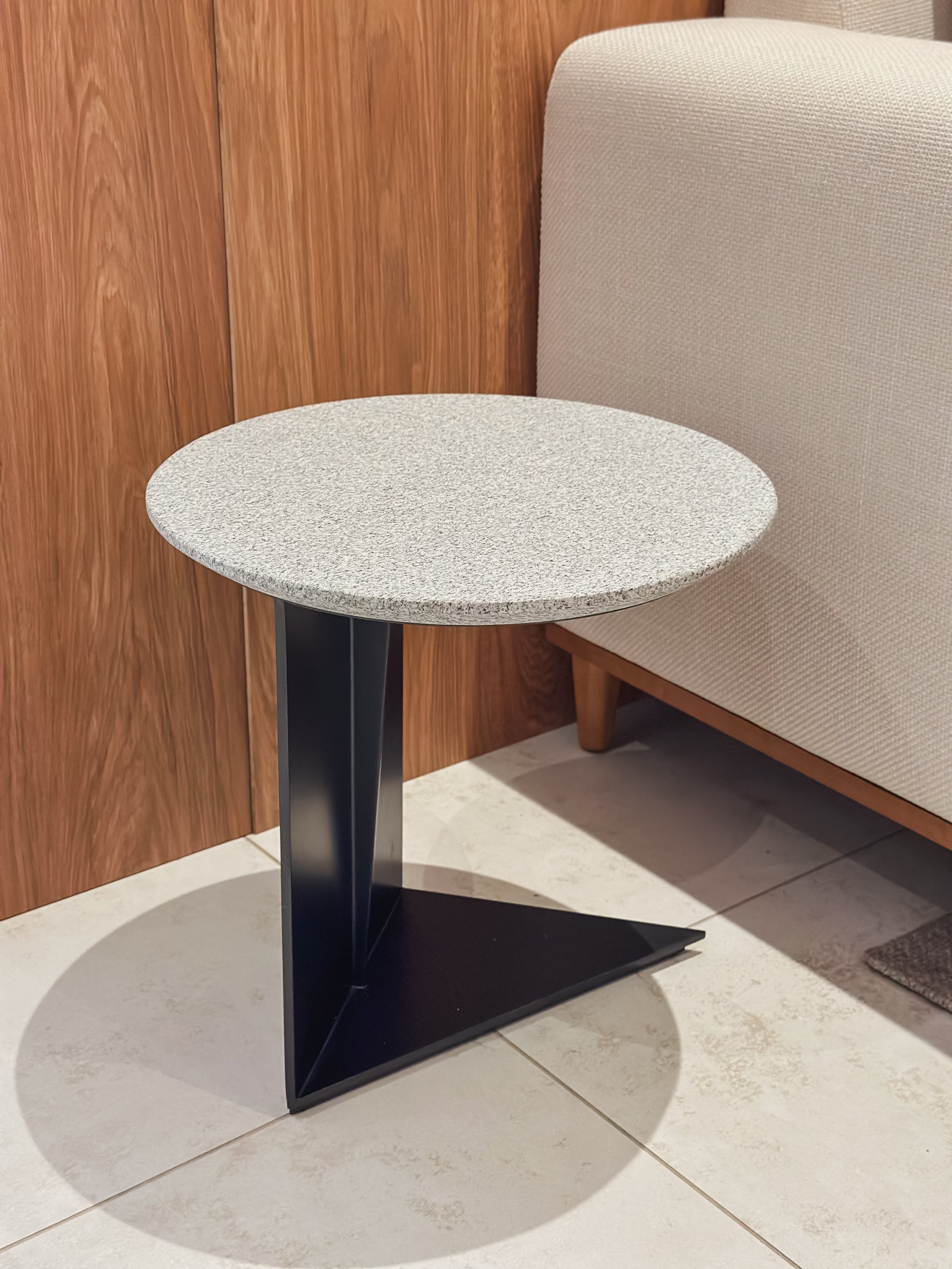 Mesa de Apoio Tampo em Granito