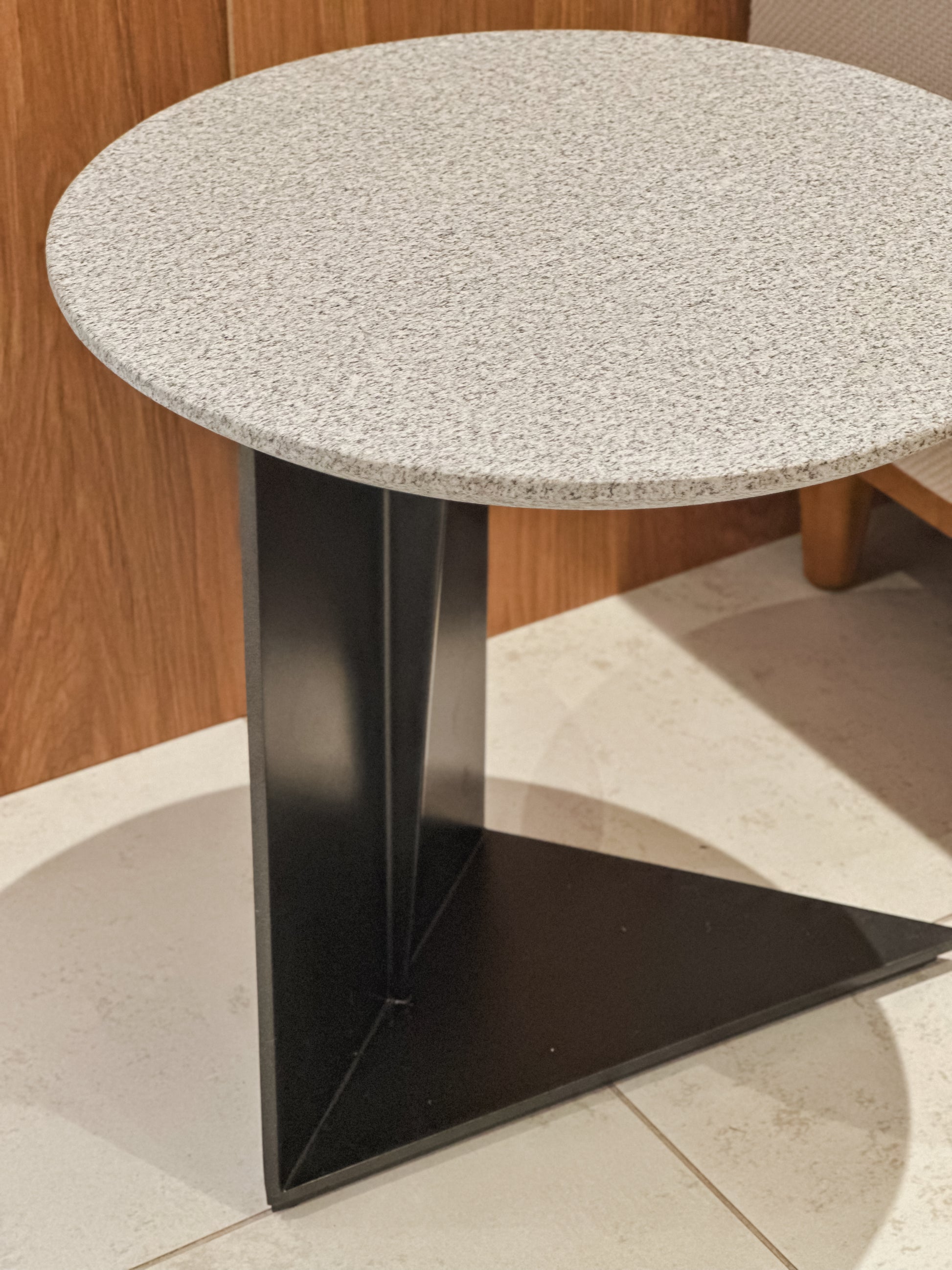 Mesa de Apoio Tampo em Granito