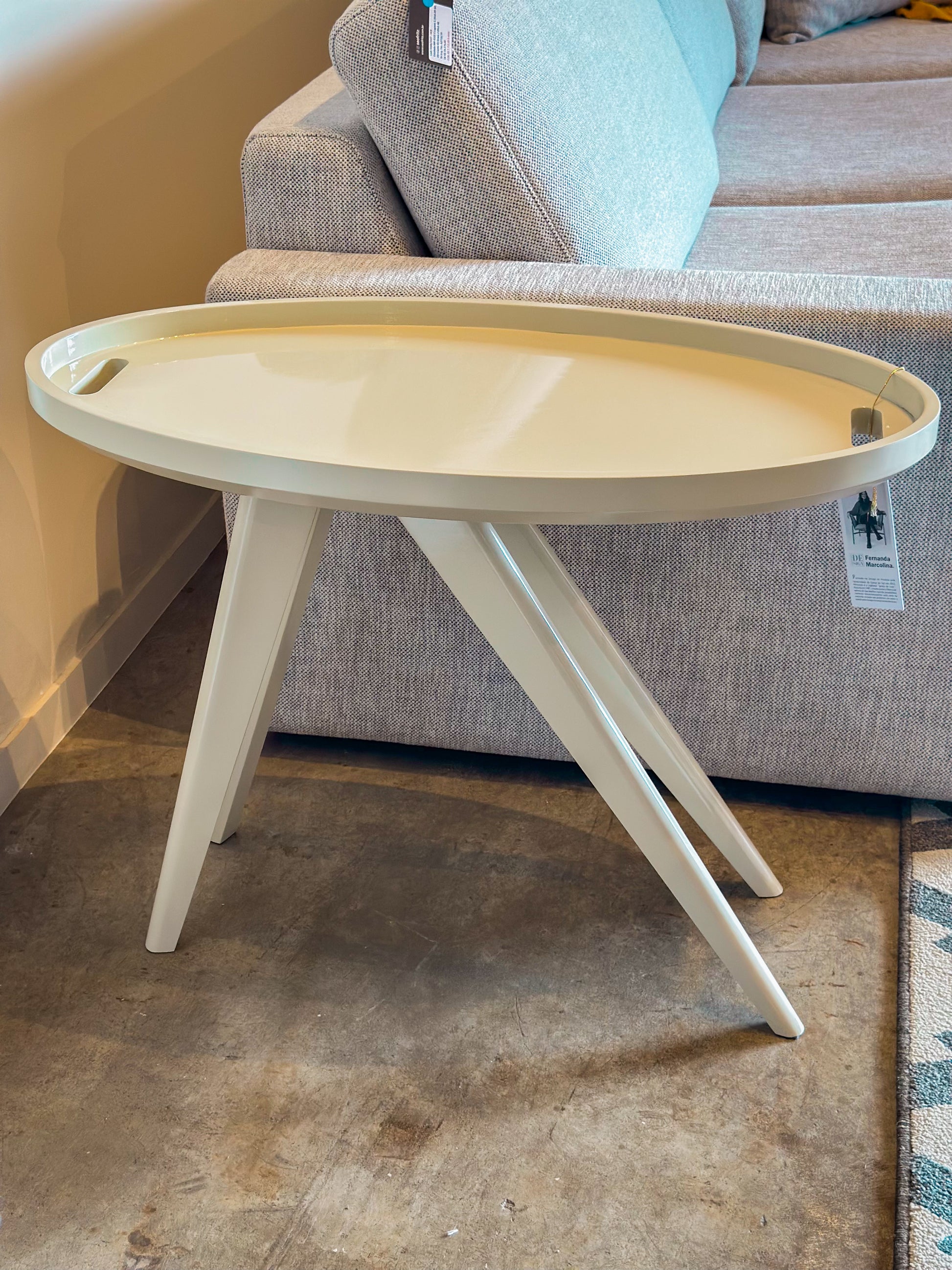 Mesa de Apoio em Laca