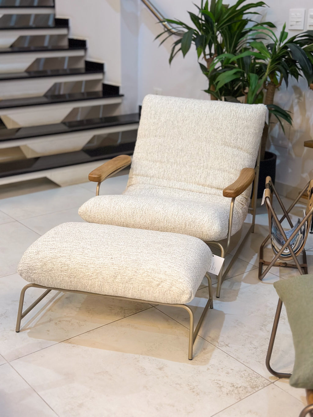 Poltrona Naos Boucle com Puff