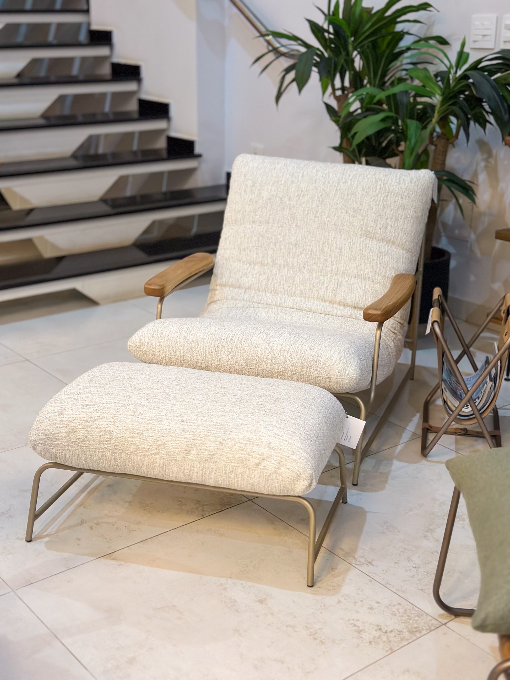 Poltrona Naos Boucle com Puff