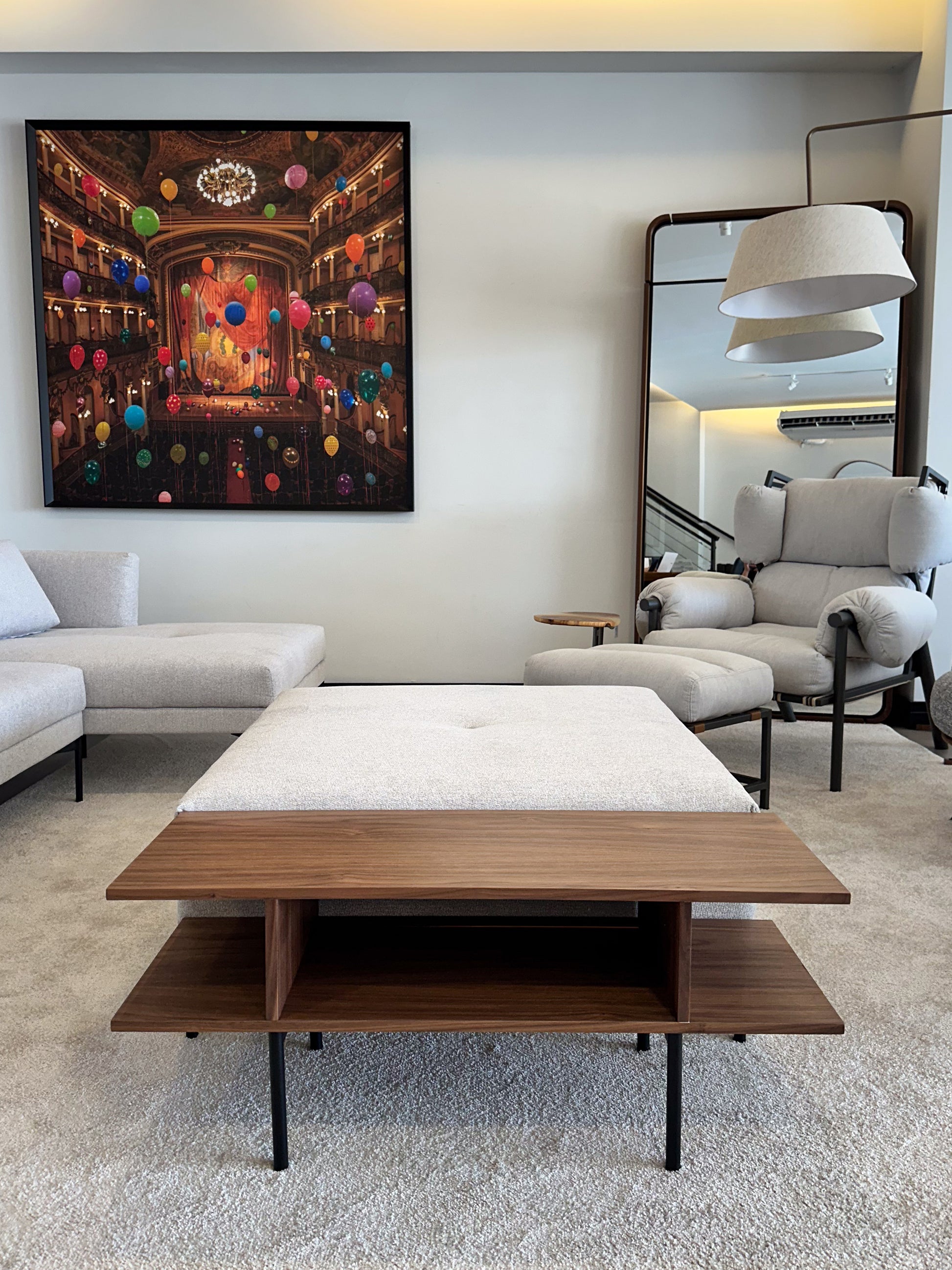 Sofá Modular com Chaise, Puff e Mesa Lateral