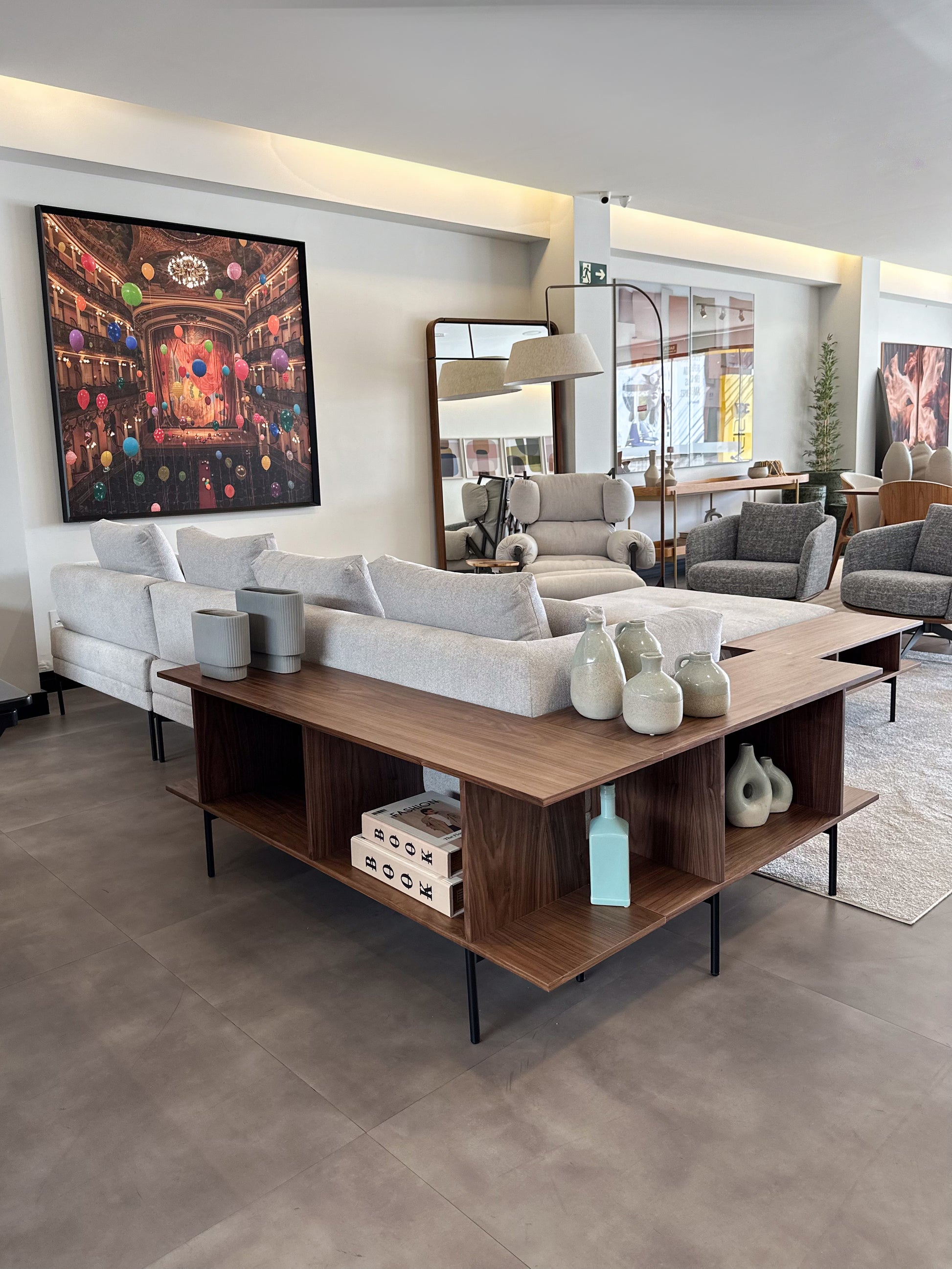 Sofá Modular com Chaise, Puff e Mesa Lateral