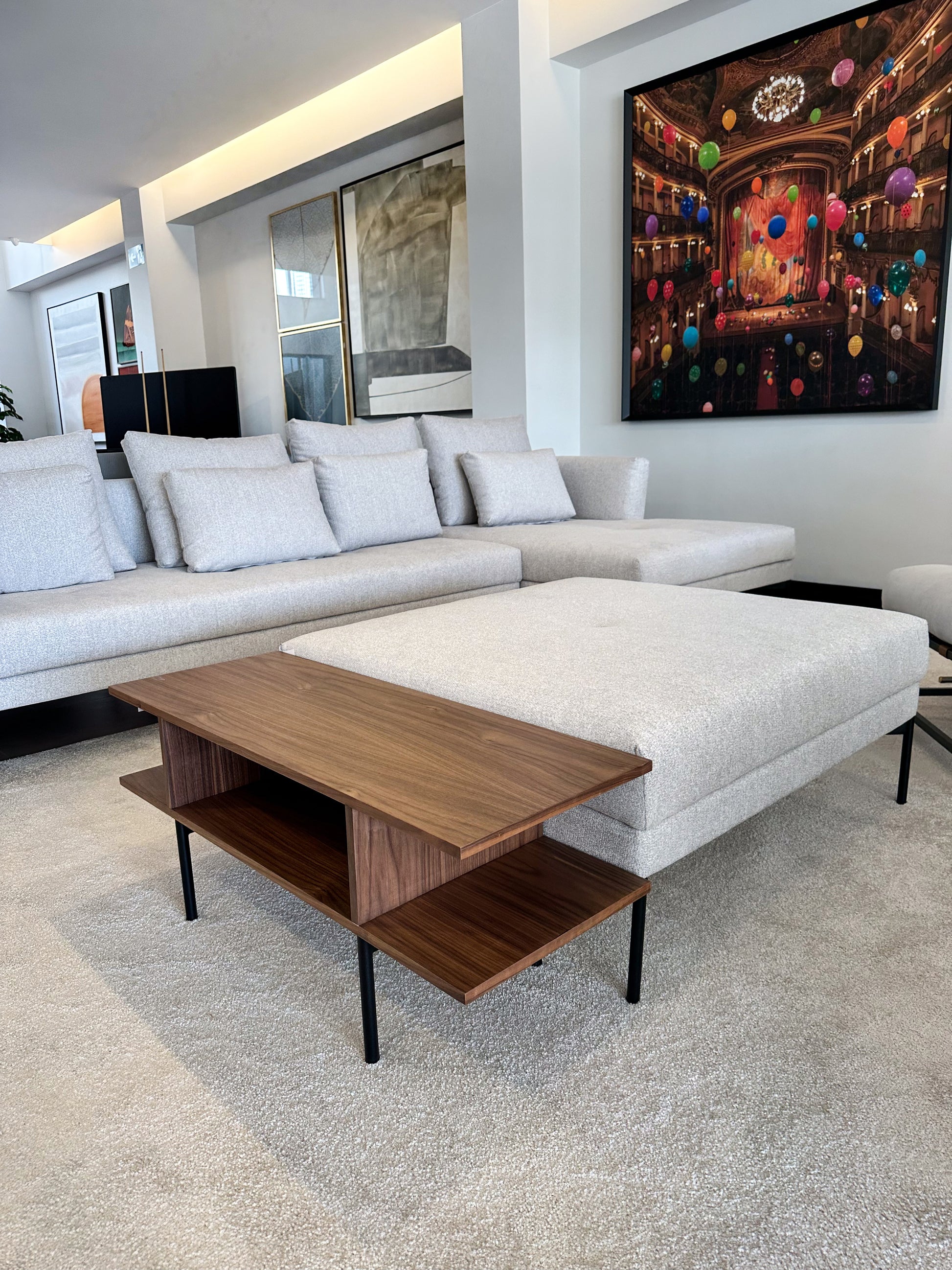 Sofá Modular com Chaise, Puff e Mesa Lateral
