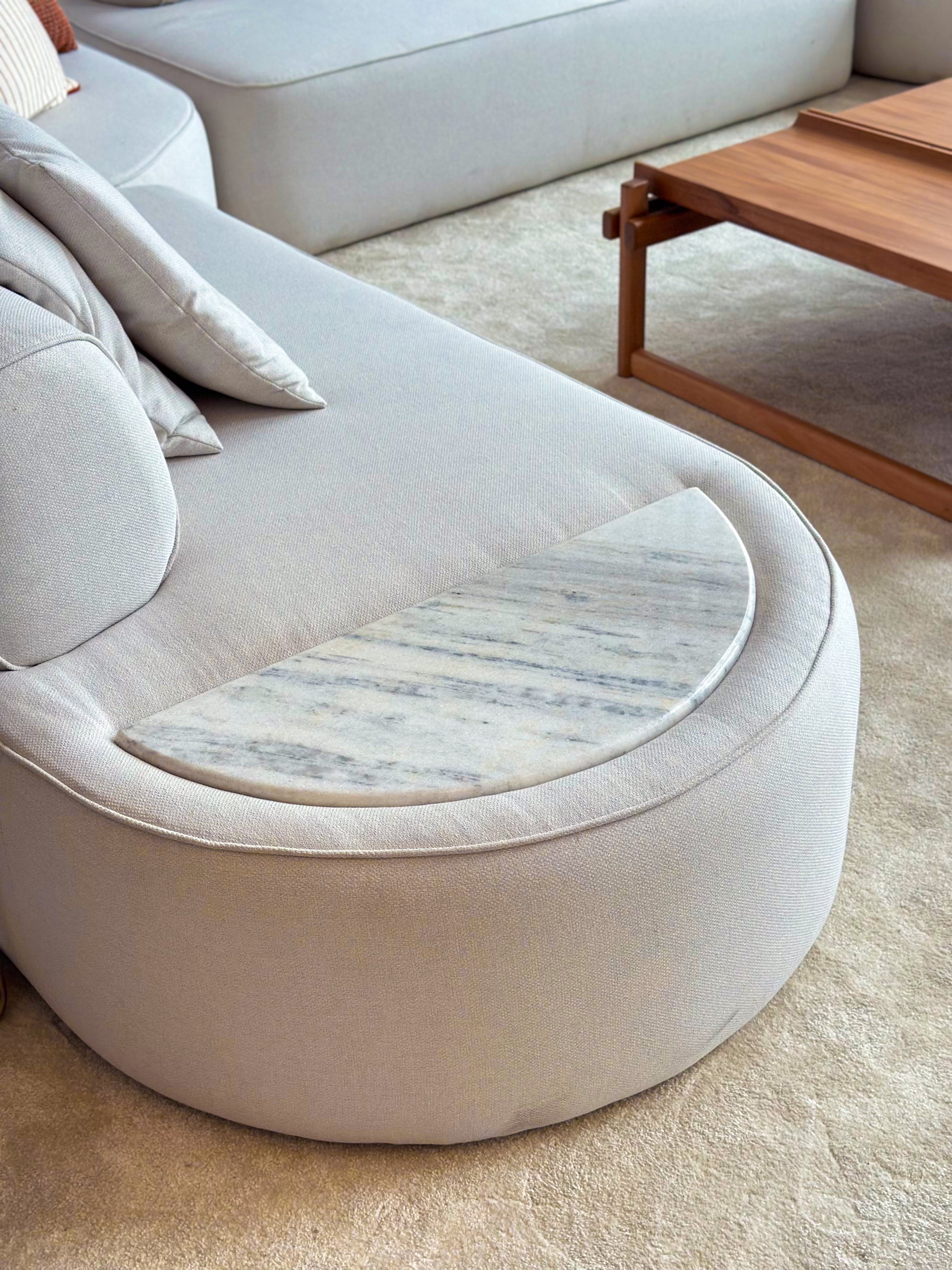 Sofá Modular com Chaise com Pedra
