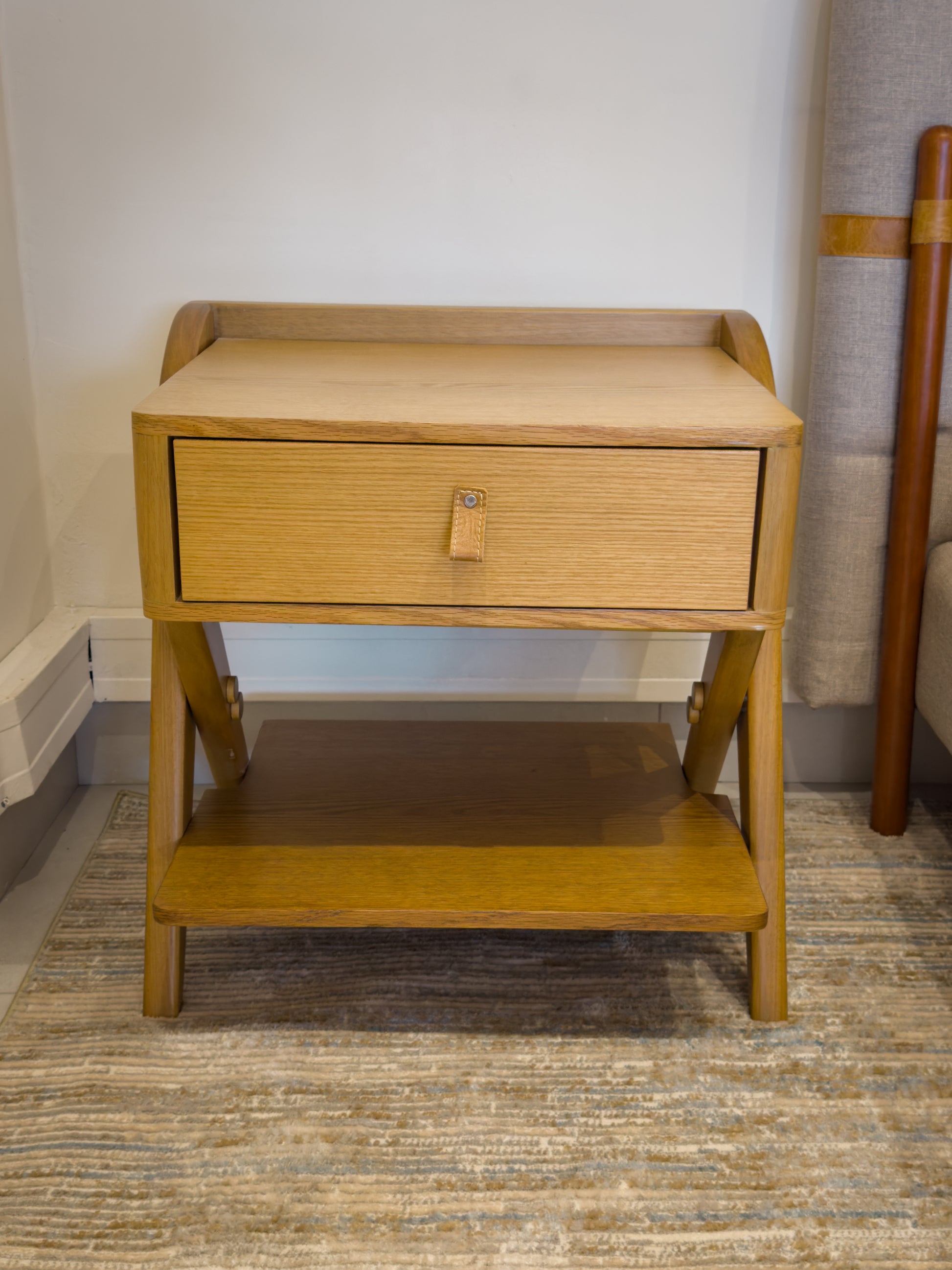 Mesa de Cabeceira 58cm