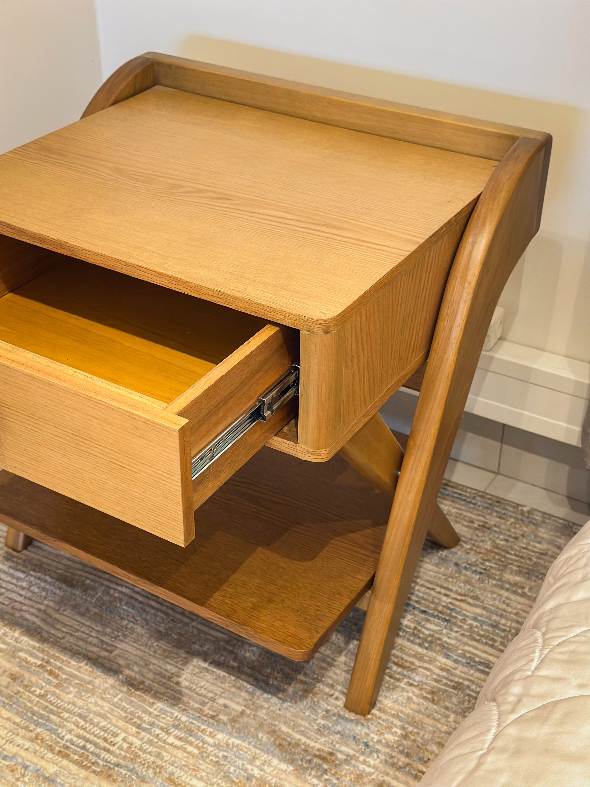 Mesa de Cabeceira 58cm