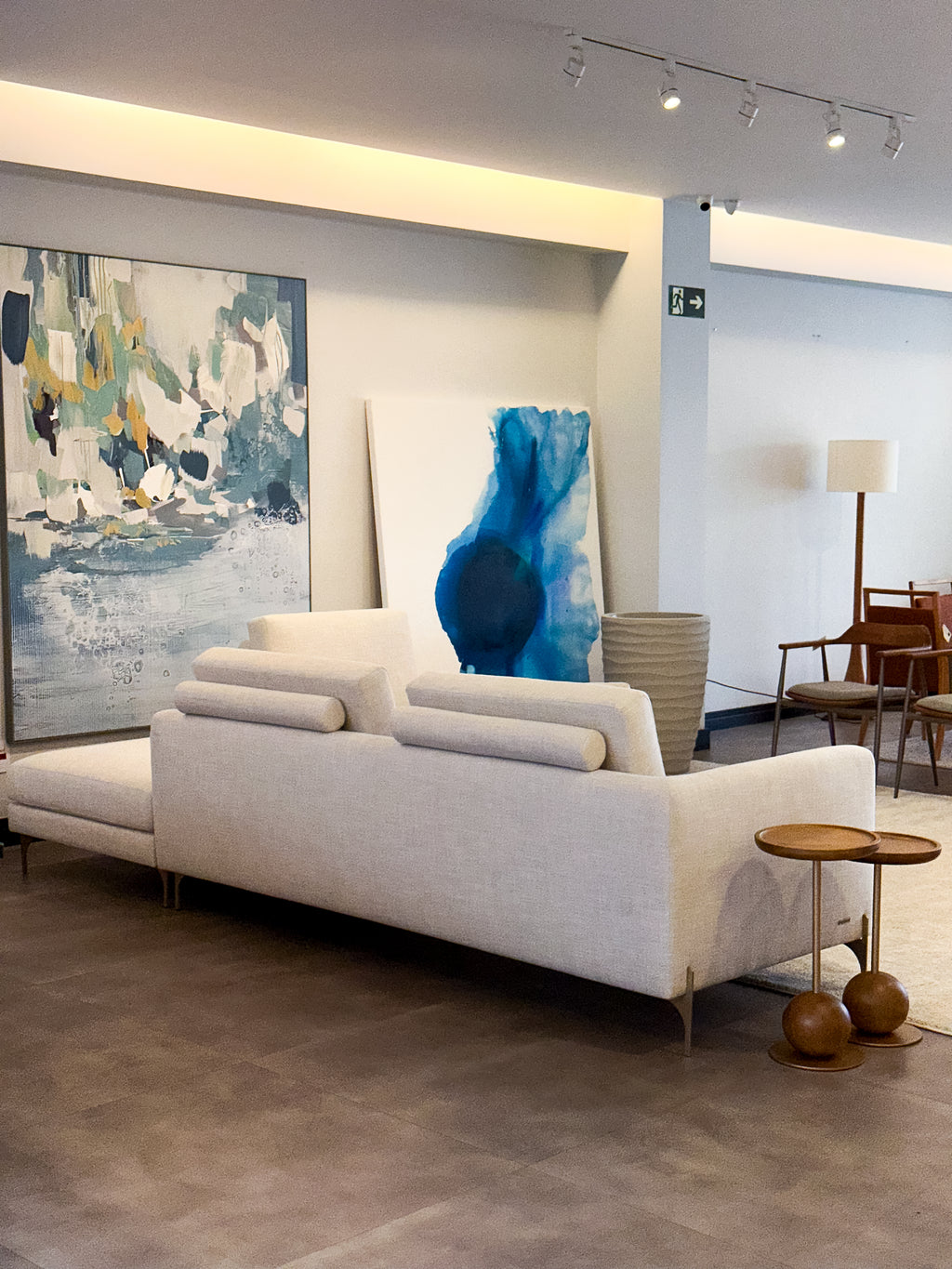 Sofá com Mesa Lateral