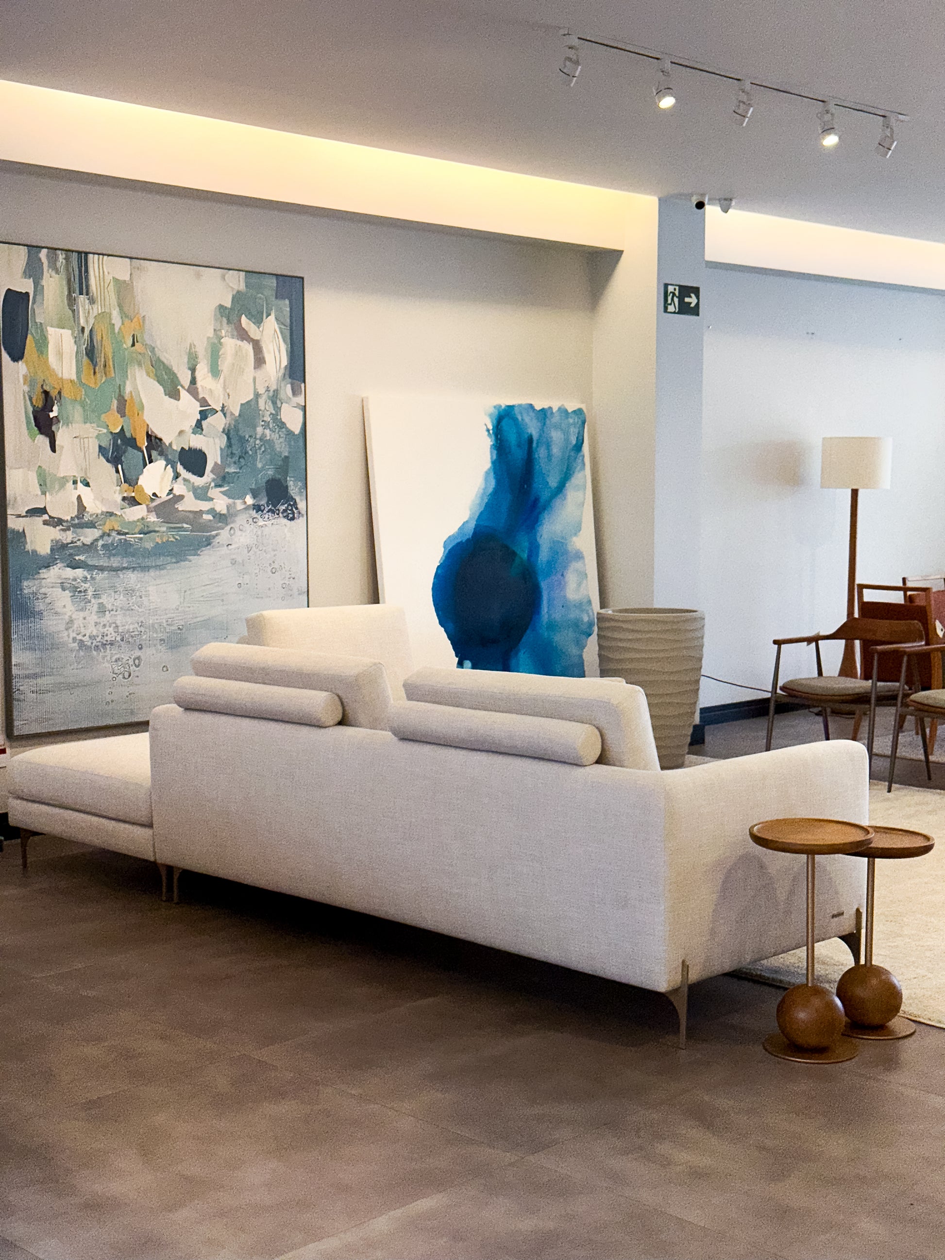 Sofá com Mesa Lateral
