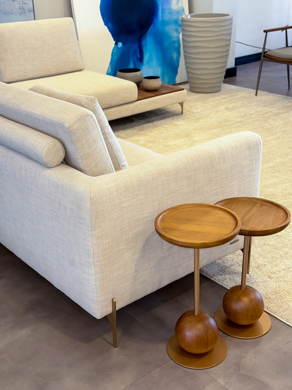 Sofá com Mesa Lateral